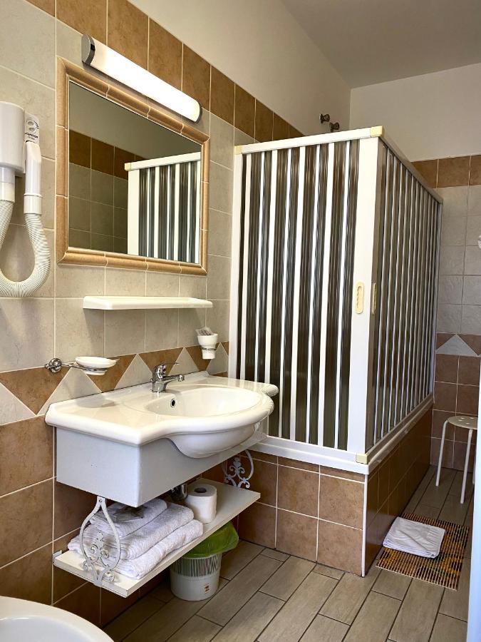 Hotel Vallisdea Sala Consilina Eksteriør billede