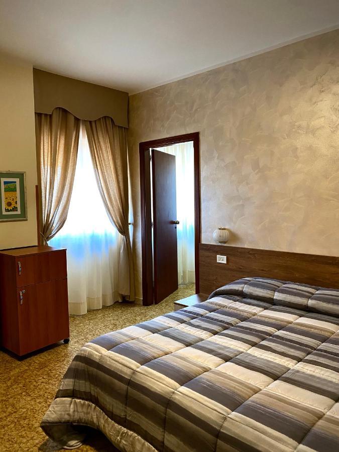 Hotel Vallisdea Sala Consilina Eksteriør billede