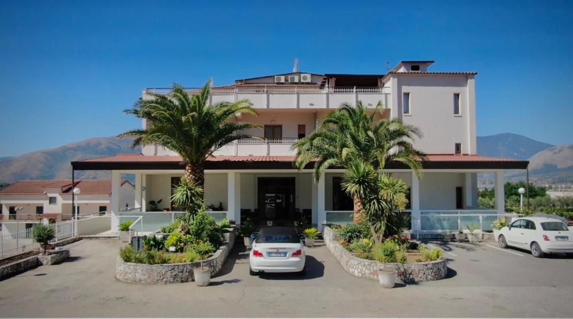 Hotel Vallisdea Sala Consilina Eksteriør billede