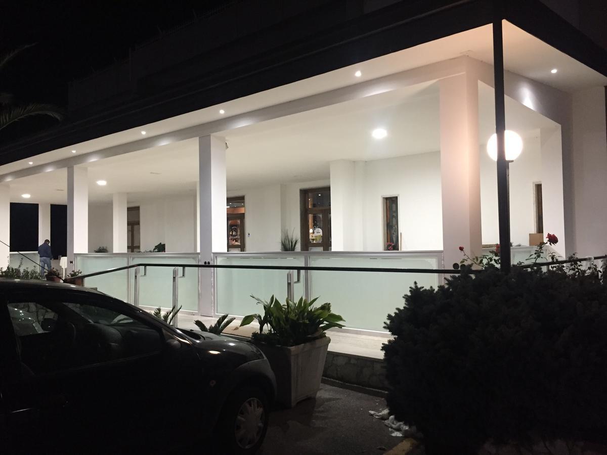 Hotel Vallisdea Sala Consilina Eksteriør billede